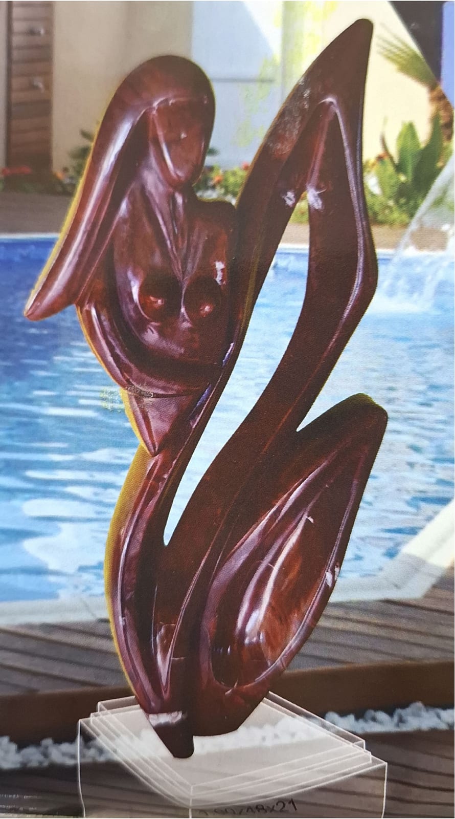 Escultura de Clécius Coser em mármore