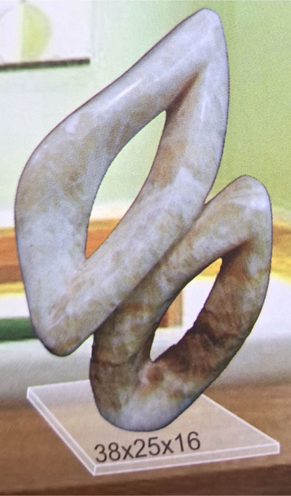Escultura de Clécius Coser em mármore